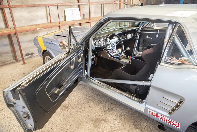 Ford Mustang Coupé V8 Racing 47