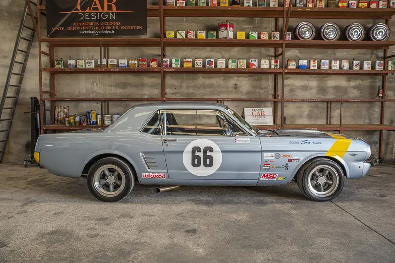 Ford Mustang Coupé V8 Racing 42