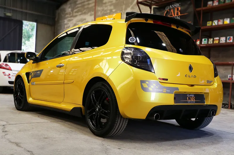 Renault Clio III RS F1 Team R27 8