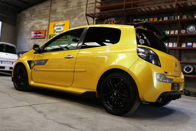 Renault Clio III RS F1 Team R27 7