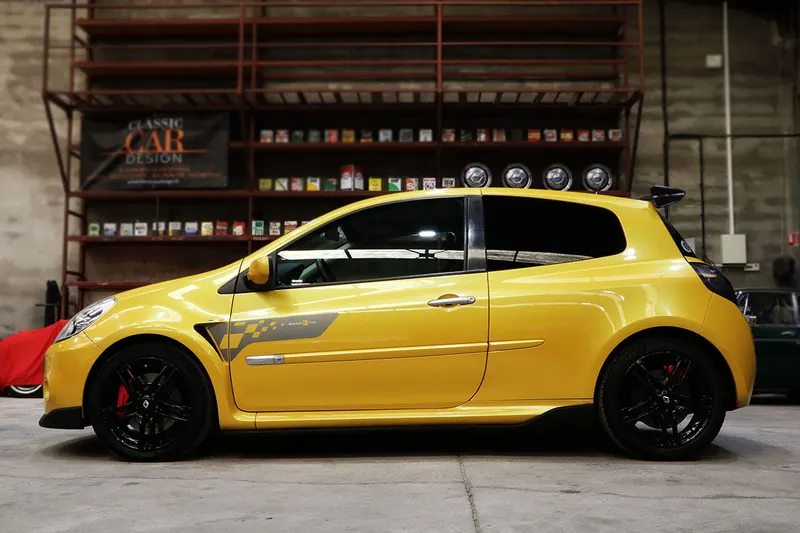 Renault Clio III RS F1 Team R27 6