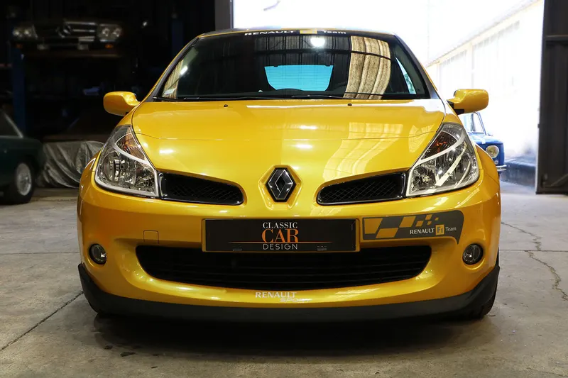 Renault Clio III RS F1 Team R27 3