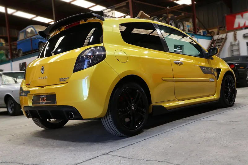 Renault Clio III RS F1 Team R27 11