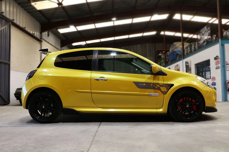 Renault Clio III RS F1 Team R27 12