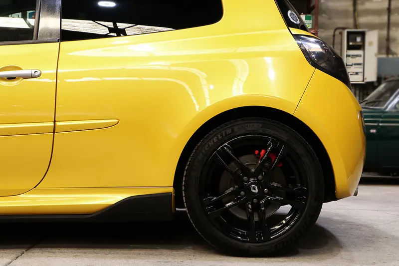 Renault Clio III RS F1 Team R27 27