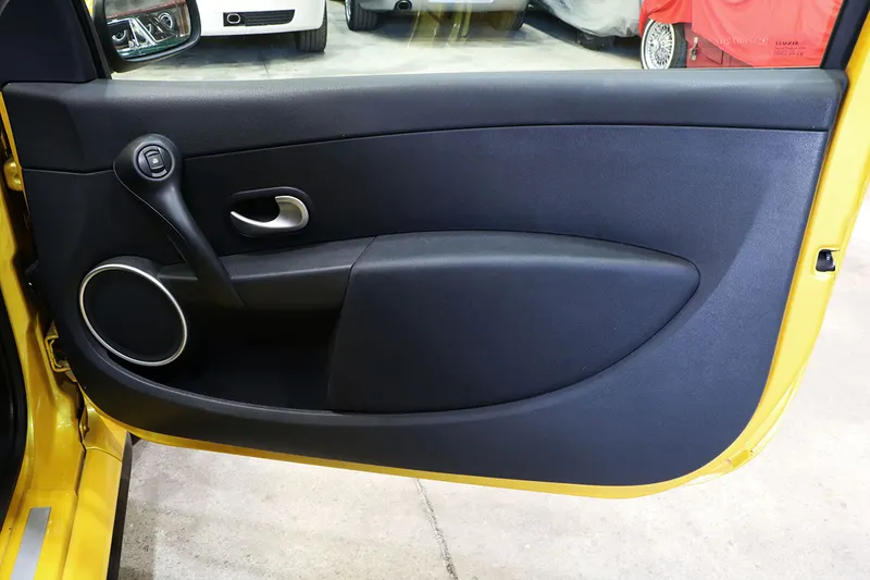 Renault Clio III RS F1 Team R27 19