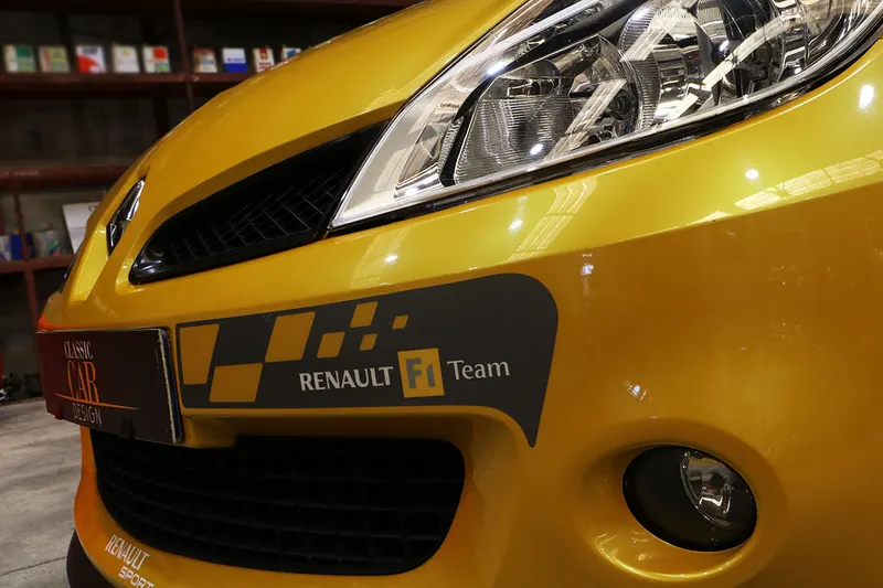Renault Clio III RS F1 Team R27 21