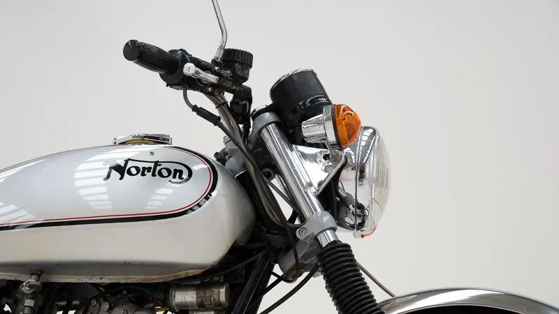 Commando 850 17
