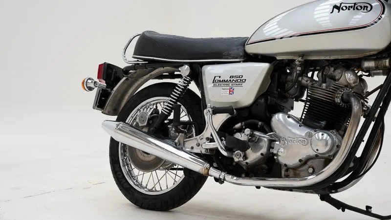 Commando 850 19
