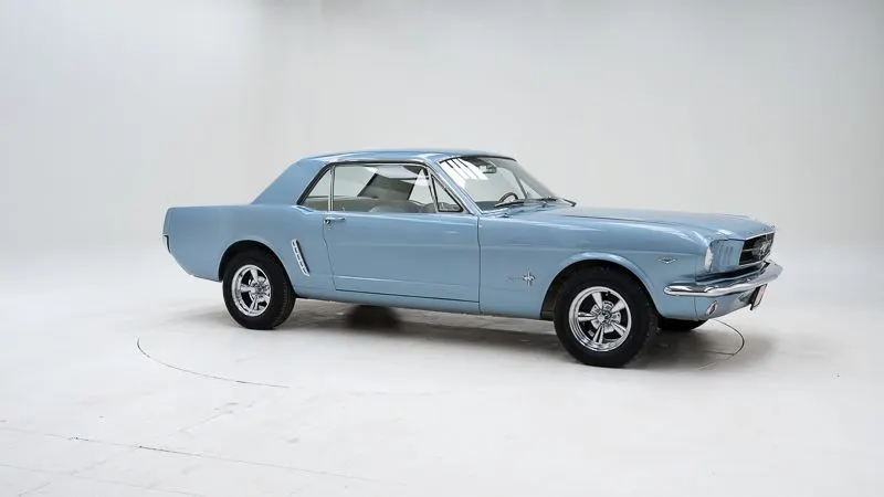 Ford Mustang 4