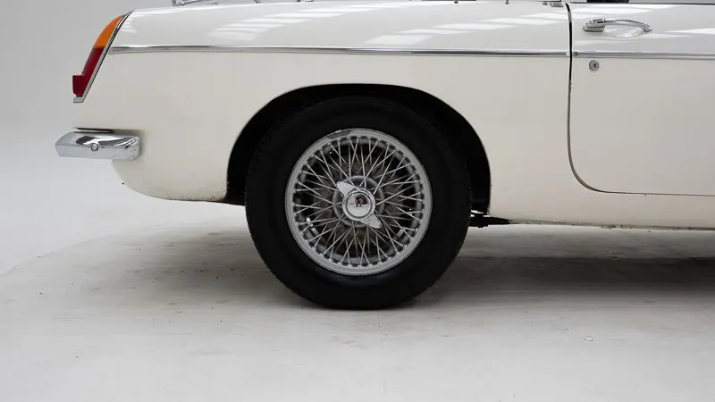 MG B 18