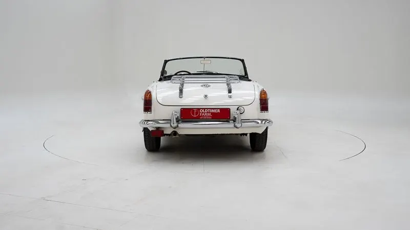 MG B 8
