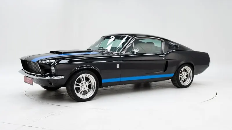 Ford Mustang Fastback V8 2