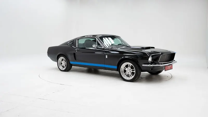 Ford Mustang Fastback V8 4