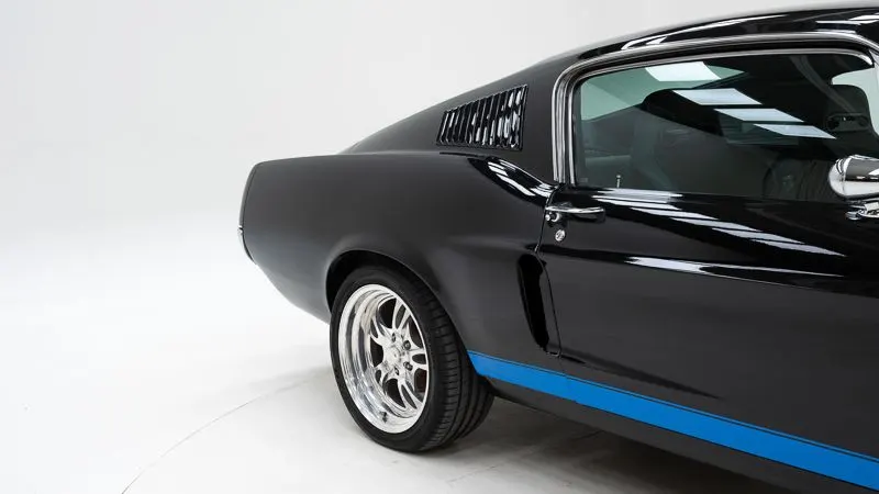 Ford Mustang Fastback V8 16