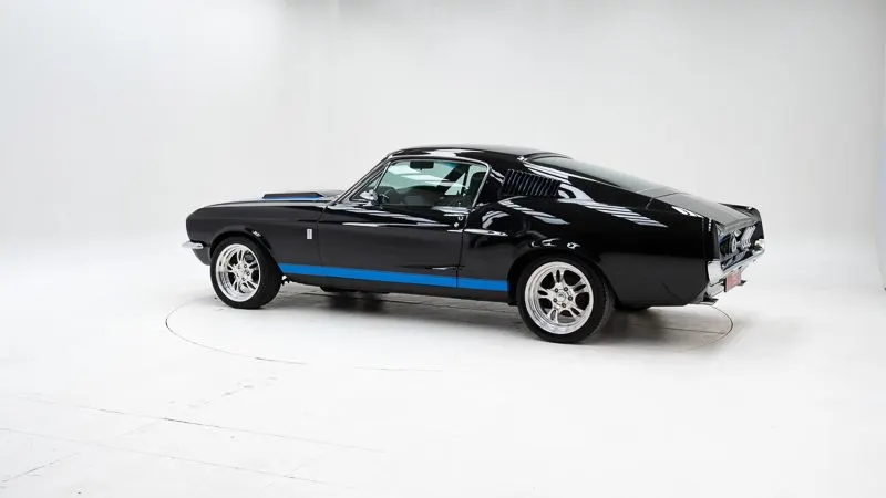 Ford Mustang Fastback V8 5