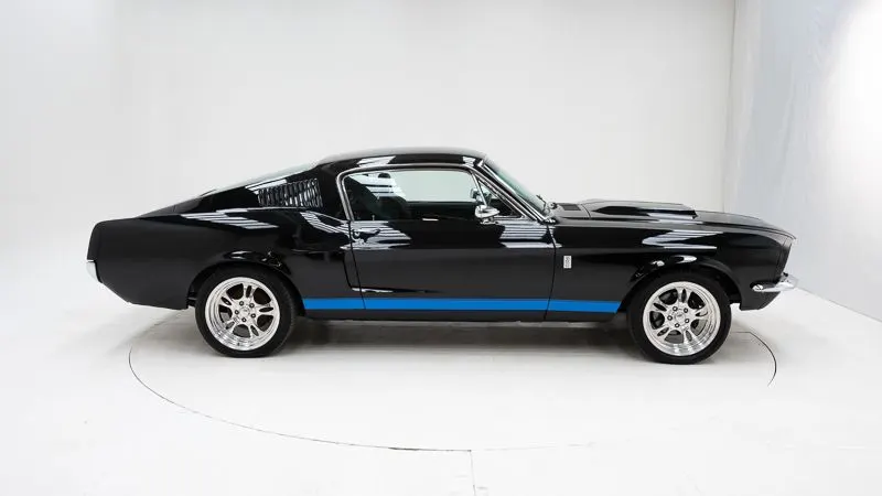 Ford Mustang Fastback V8 10