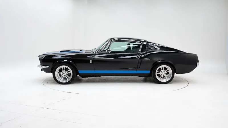 Ford Mustang Fastback V8 9