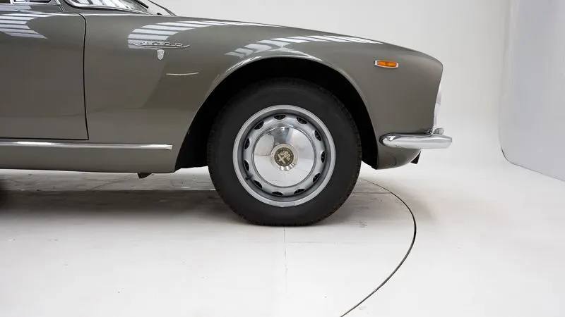 Alfa Romeo 2000 Sprint 11