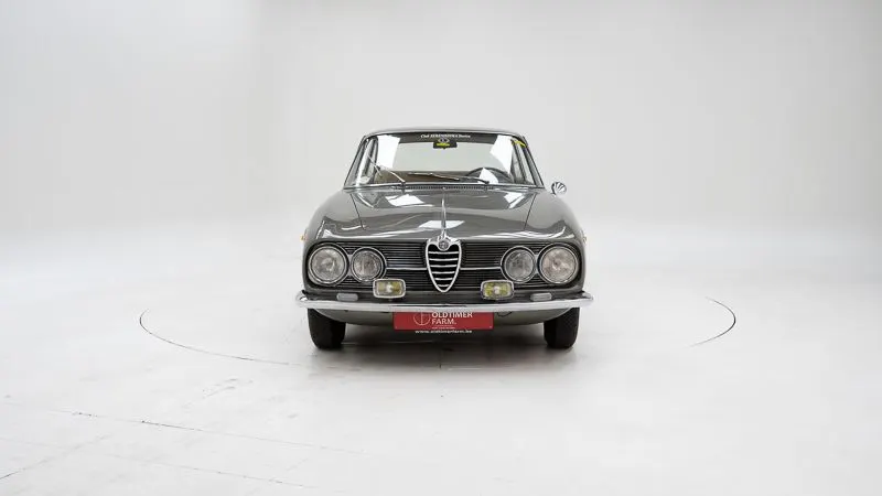 Alfa Romeo 2000 Sprint 6