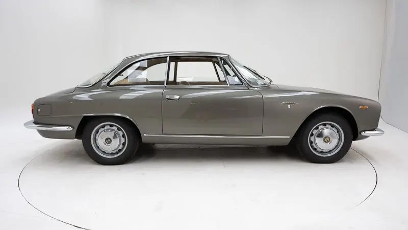 Alfa Romeo 2000 Sprint 10
