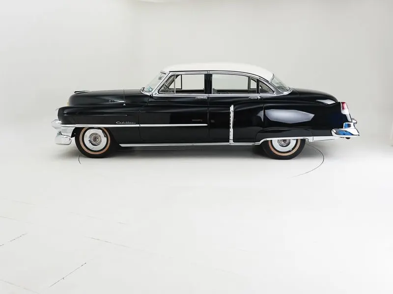 Cadillac Fleetwood Series 62 Sedan 9