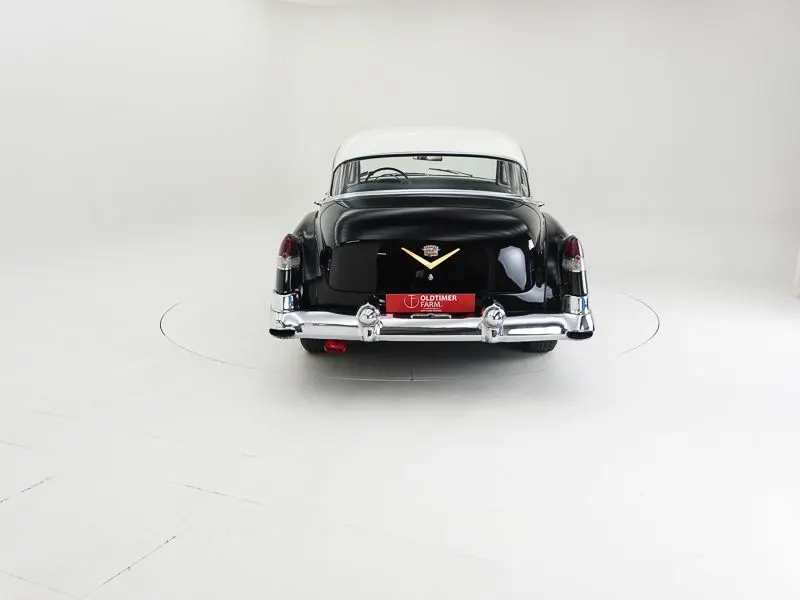 Cadillac Fleetwood Series 62 Sedan 8