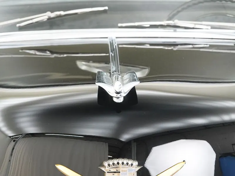 Cadillac Fleetwood Series 62 Sedan 13