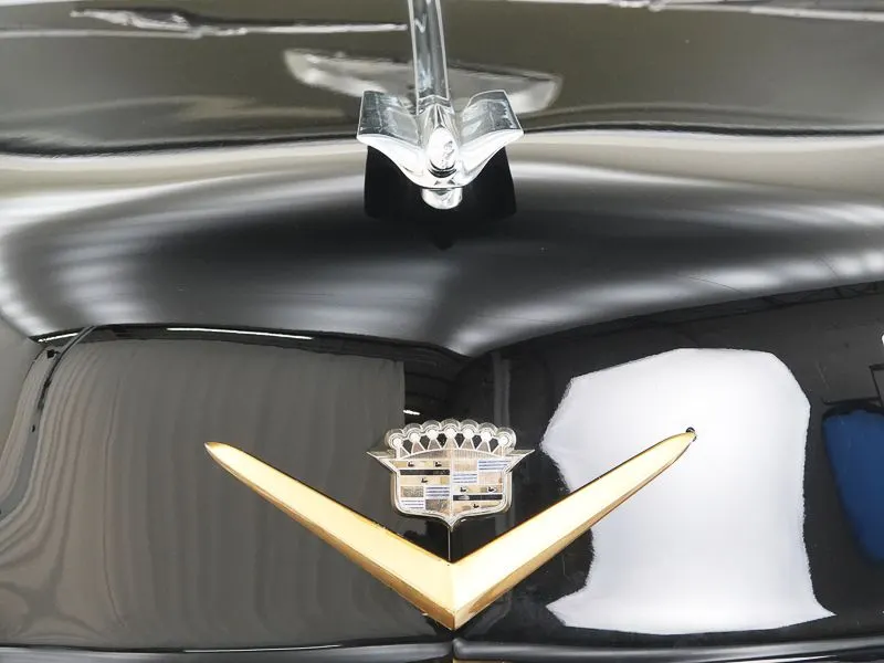 Cadillac Fleetwood Series 62 Sedan 12