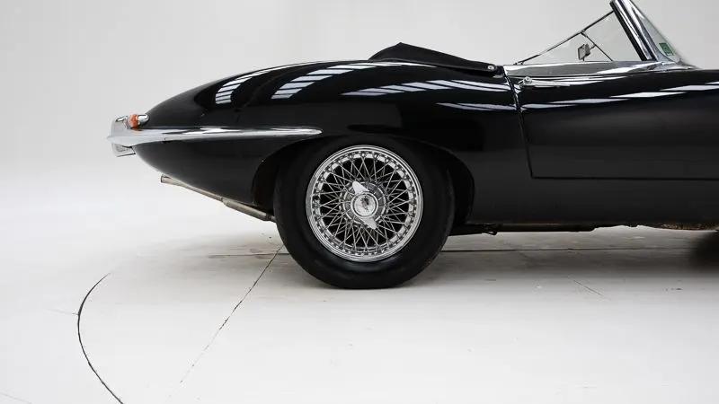 Jaguar E-type Series 1 4.2 16