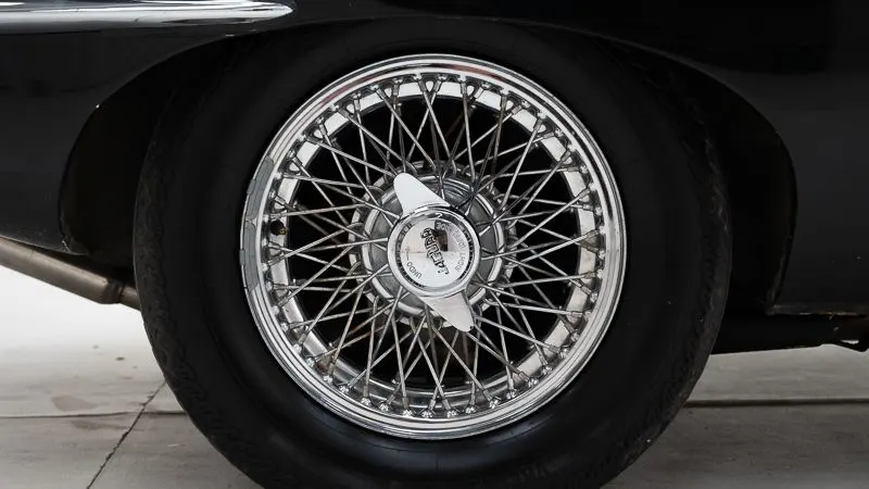 Jaguar E-type Series 1 4.2 17