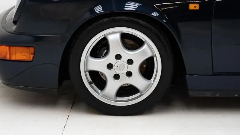 Porsche 911 964 Carrera 4 21