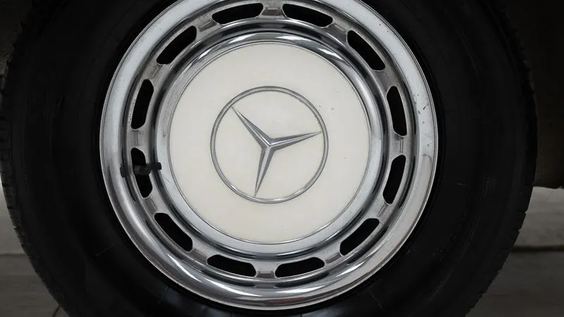 Mercedes-Benz 280 SE 18