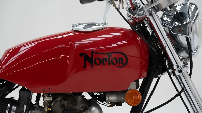 Commando 750 S 14