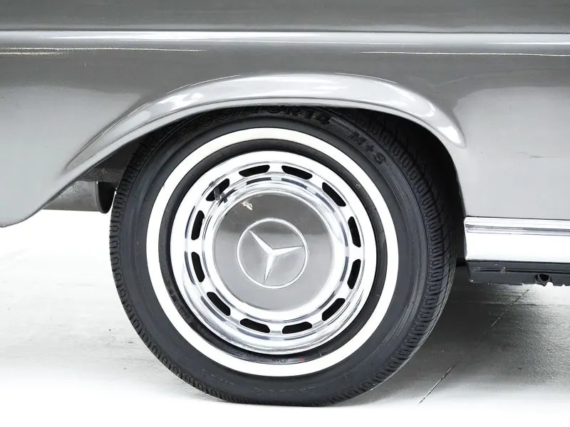 Mercedes-Benz 220 SE 17