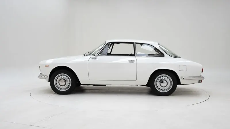Alfa Romeo 1600 Giulia Sprint GT 9