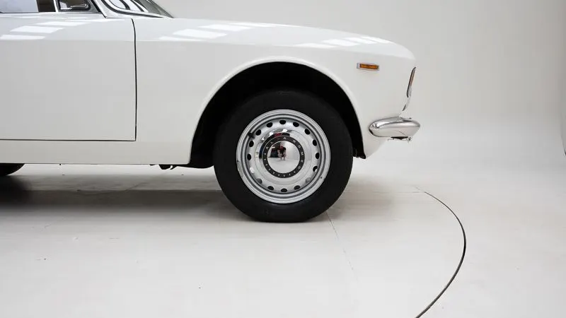 Alfa Romeo 1600 Giulia Sprint GT 11