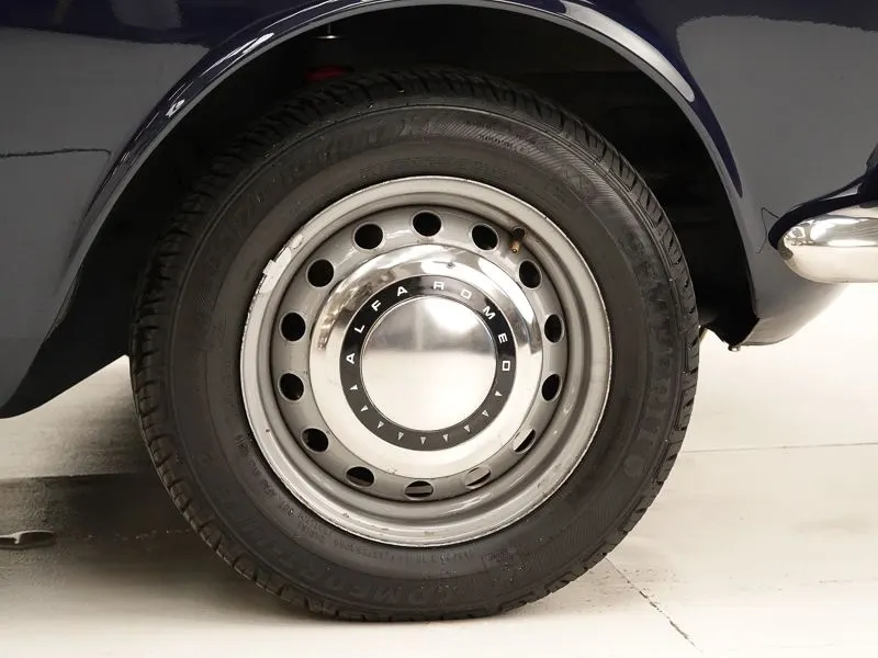 Alfa Romeo 1750 GT Veloce Bertone 12