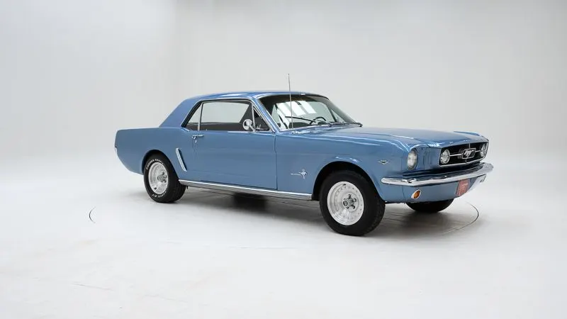 Ford Mustang Coupe V8 4