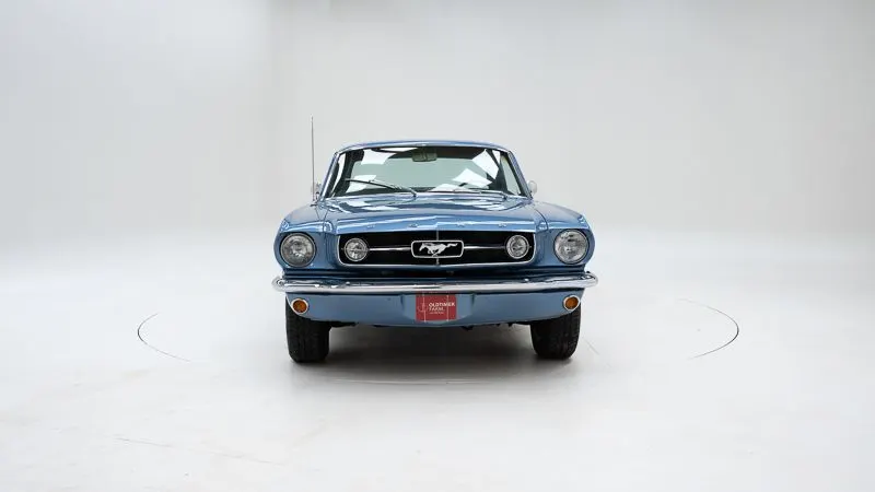 Ford Mustang Coupe V8 6