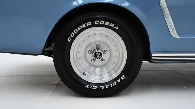 Ford Mustang Coupe V8 19