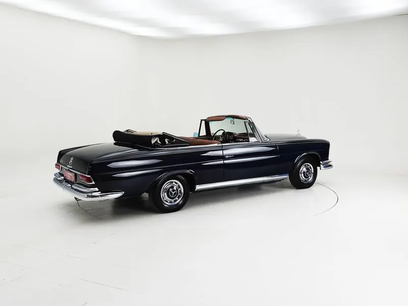 Mercedes-Benz 220 SE Cabriolet 3