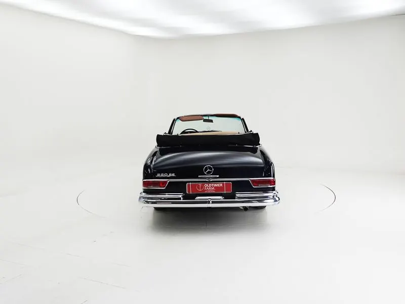 Mercedes-Benz 220 SE Cabriolet 5