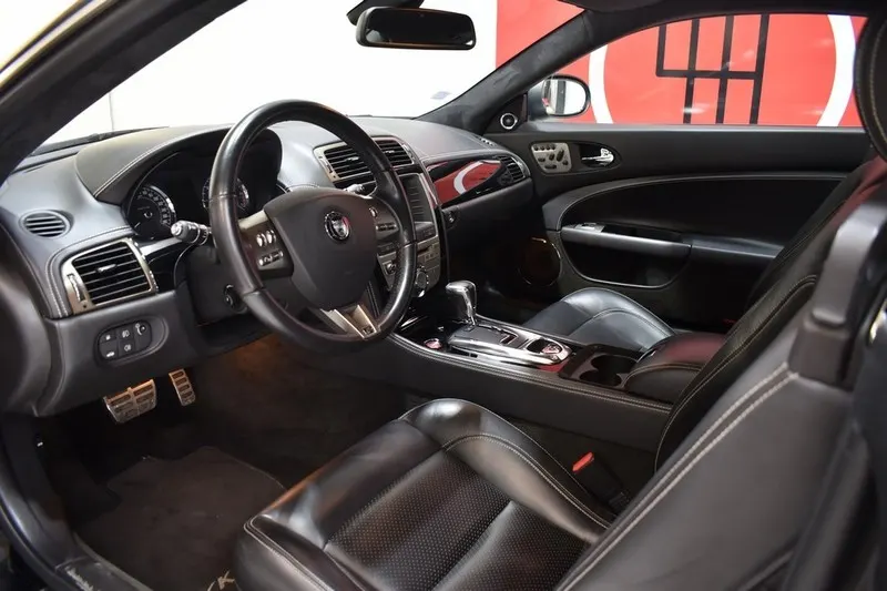 Jaguar XKR-S 7