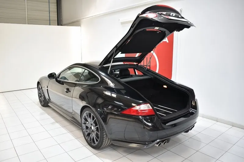 Jaguar XKR-S 17
