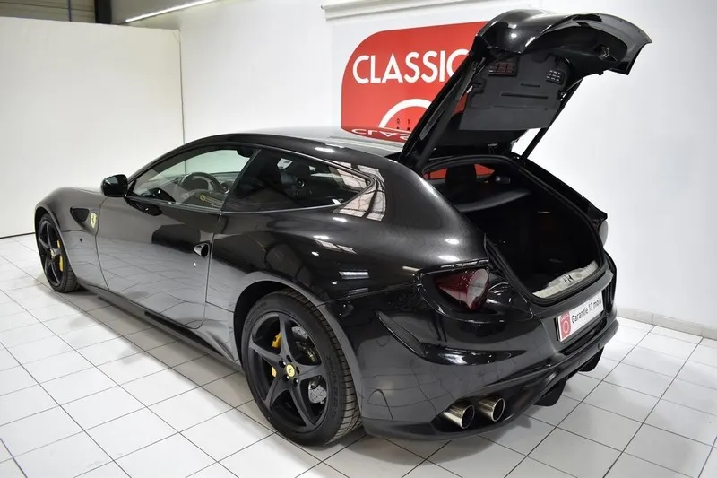 Ferrari FF 18
