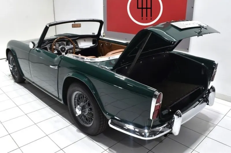 Triumph TR4 19
