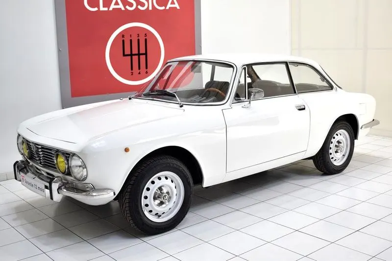 Alfa Romeo 2000 Coupé GT Veloce 2