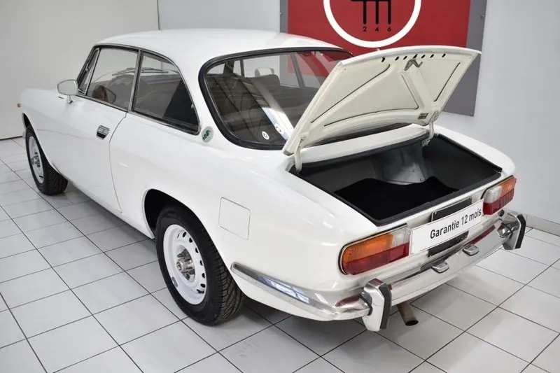Alfa Romeo 2000 Coupé GT Veloce 17