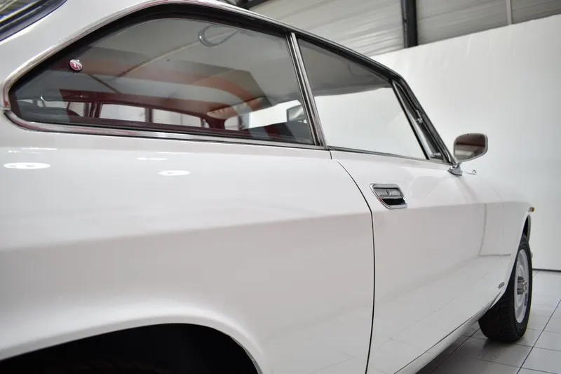 Alfa Romeo 2000 Coupé GT Veloce 21